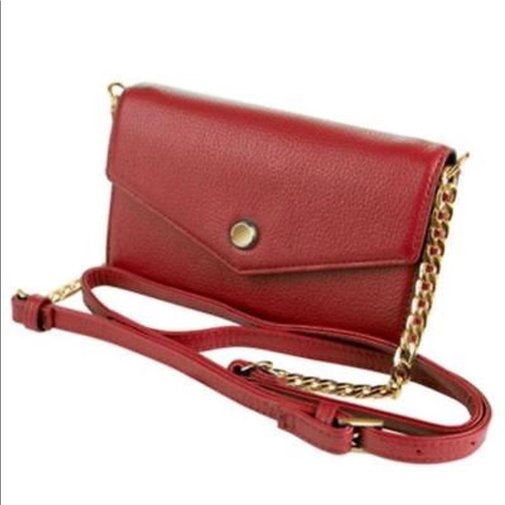 Compact Red Crossbody Envelope Bag with Gold Chain Accent